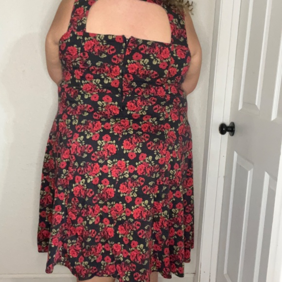 Retro Beautiful Black and Red Rose dress - Picture 5 of 7